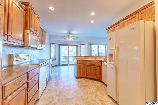 7825 S 94th Street, La Vista, NE 68128