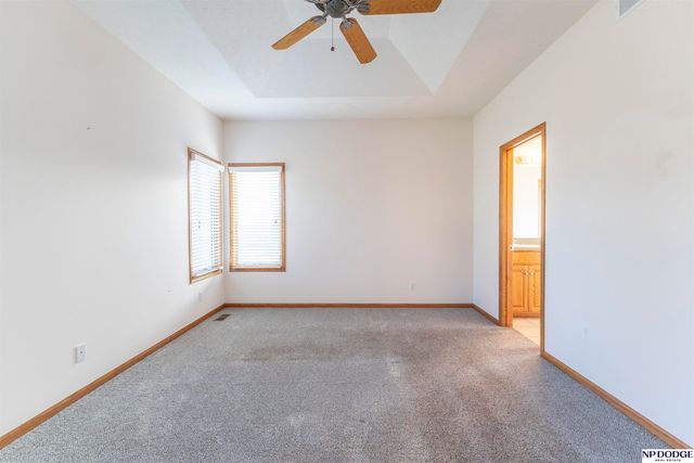 7825 S 94th Street, La Vista, NE 68128