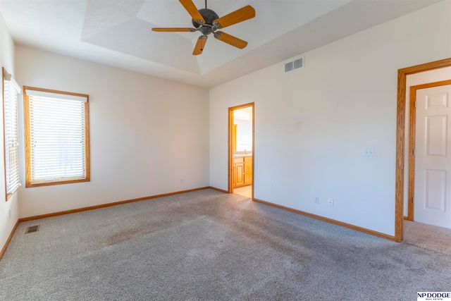 7825 S 94th Street, La Vista, NE 68128