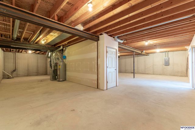 7825 S 94th Street, La Vista, NE 68128