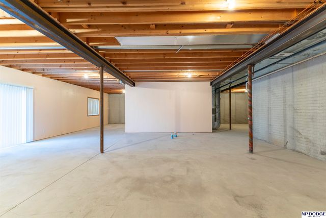 7825 S 94th Street, La Vista, NE 68128