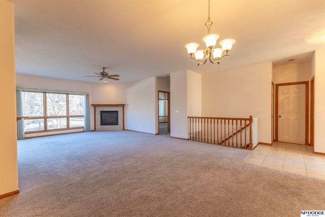 7825 S 94th Street, La Vista, NE 68128