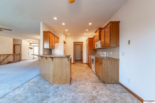 7825 S 94th Street, La Vista, NE 68128