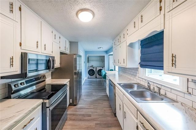 820 Bridgewater Way SE, Conyers, GA 30094