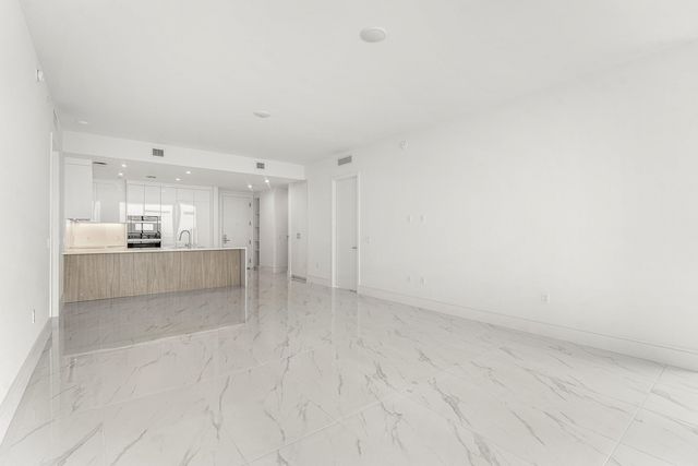 220 Lake Shore Drive 1015, Lake Park, FL 33403