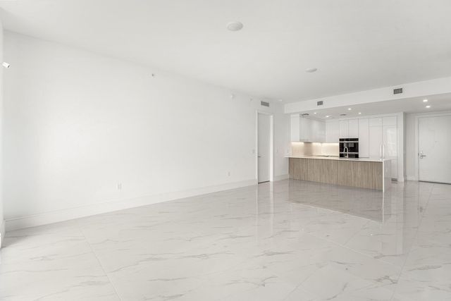 220 Lake Shore Drive 1015, Lake Park, FL 33403