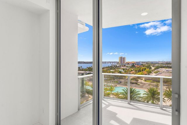 220 Lake Shore Drive 1015, Lake Park, FL 33403