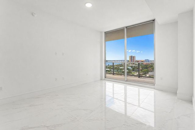 220 Lake Shore Drive 1015, Lake Park, FL 33403