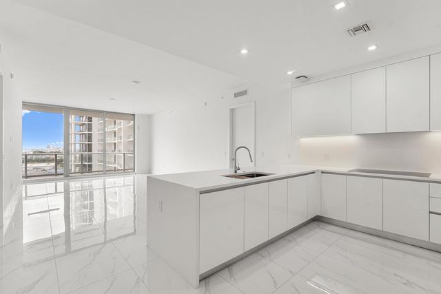 220 Lake Shore Drive 1015, Lake Park, FL 33403