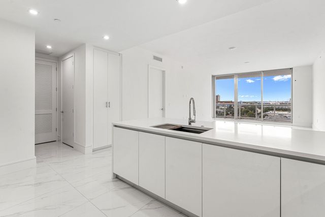 220 Lake Shore Drive 1015, Lake Park, FL 33403