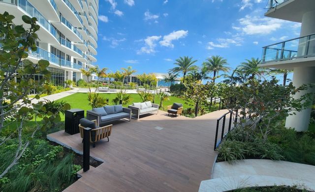 220 Lake Shore Drive 1015, Lake Park, FL 33403