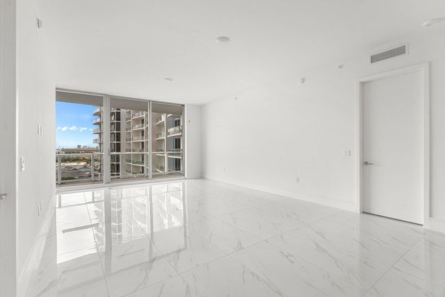 220 Lake Shore Drive 1015, Lake Park, FL 33403