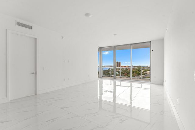 220 Lake Shore Drive 1015, Lake Park, FL 33403