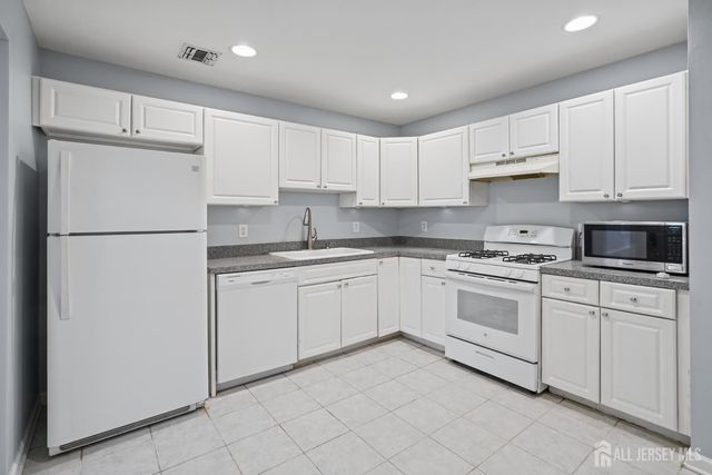 189 Sunshine Drive, Piscataway, NJ 08854