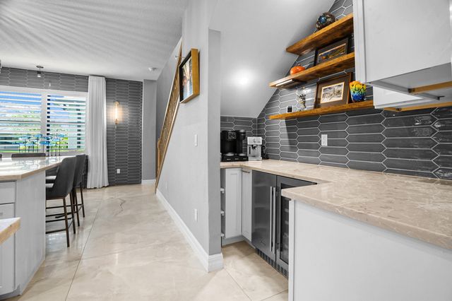 4463 Providence Way, Oakland Park, FL 33309