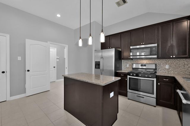 423 Oak Chase Drive, Conroe, TX 77304