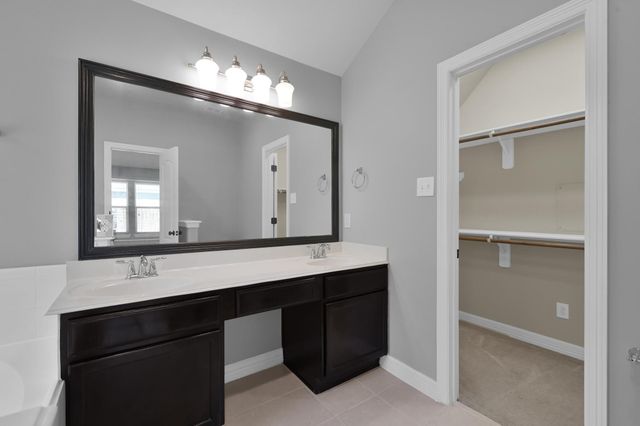 423 Oak Chase Drive, Conroe, TX 77304