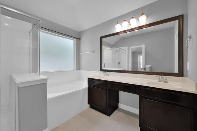 423 Oak Chase Drive, Conroe, TX 77304