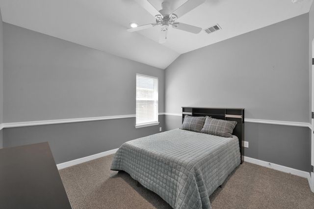 423 Oak Chase Drive, Conroe, TX 77304