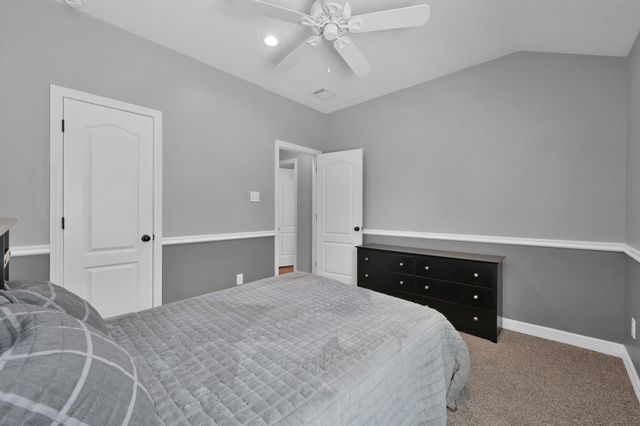 423 Oak Chase Drive, Conroe, TX 77304