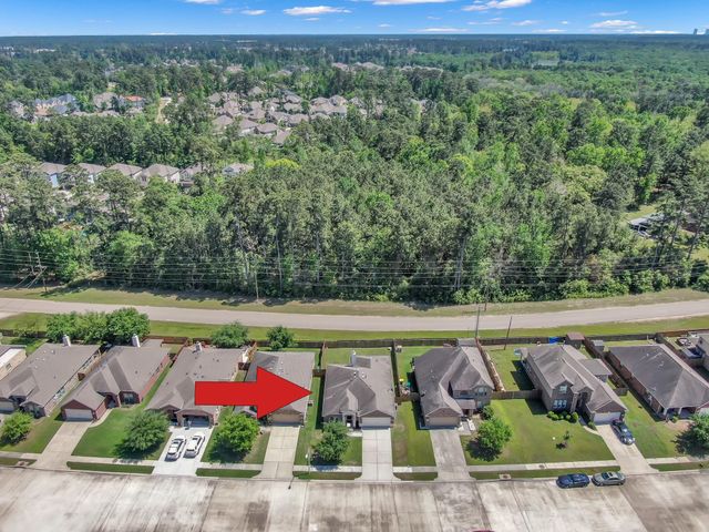 423 Oak Chase Drive, Conroe, TX 77304