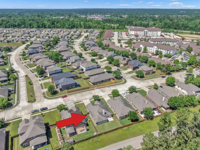 423 Oak Chase Drive, Conroe, TX 77304
