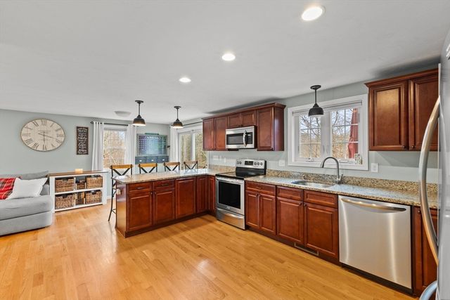 33 Trask Rd, Plymouth, MA 02360