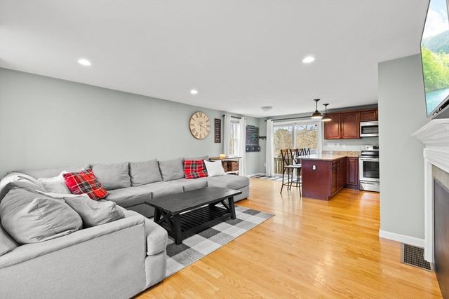 33 Trask Rd, Plymouth, MA 02360