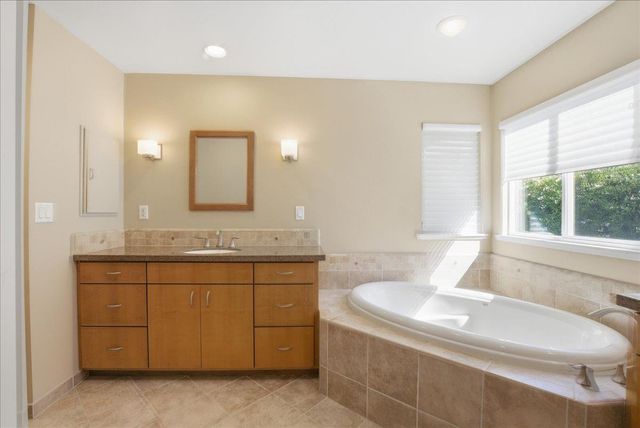 1220 El Toro Way, Sacramento, CA 95864