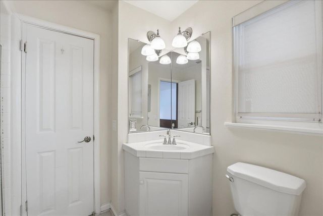 1220 El Toro Way, Sacramento, CA 95864