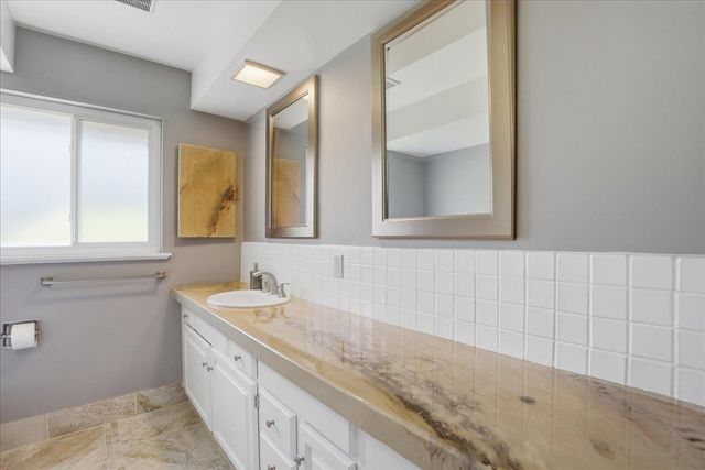 1220 El Toro Way, Sacramento, CA 95864