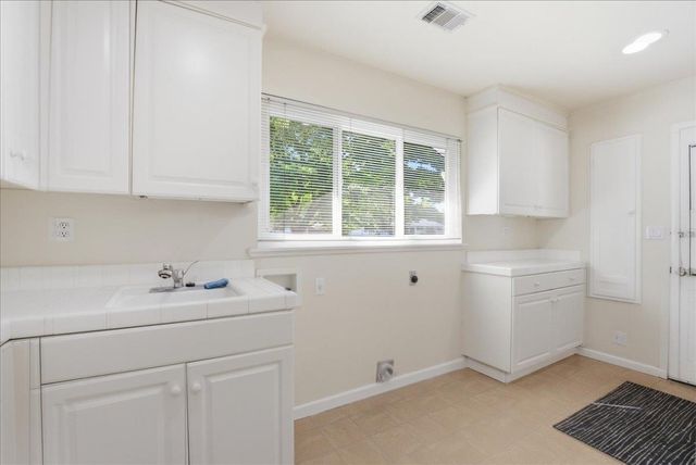 1220 El Toro Way, Sacramento, CA 95864