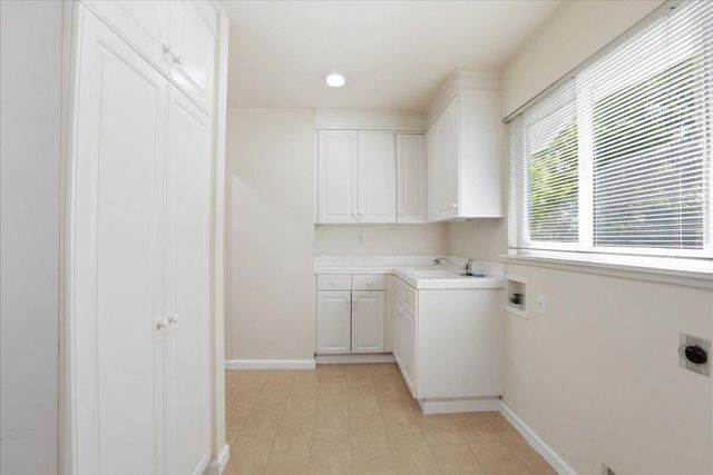 1220 El Toro Way, Sacramento, CA 95864