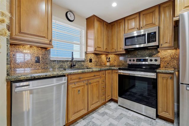 3051 NE 48th Street 509, Fort Lauderdale, FL 33308