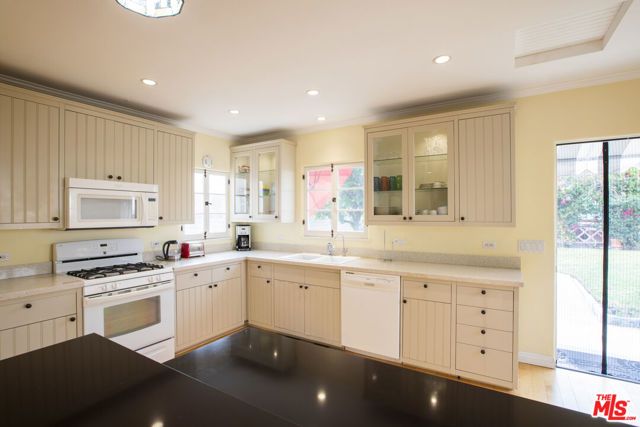 1059 E San Jose Avenue, Burbank, CA 91501