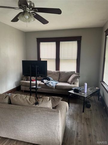 8833 Argyle Avenue, St Louis, MO 63114