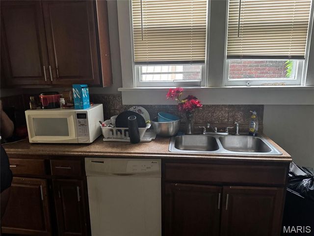 8833 Argyle Avenue, St Louis, MO 63114