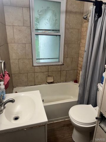 8833 Argyle Avenue, St Louis, MO 63114