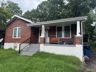 8833 Argyle Avenue, St Louis, MO 63114