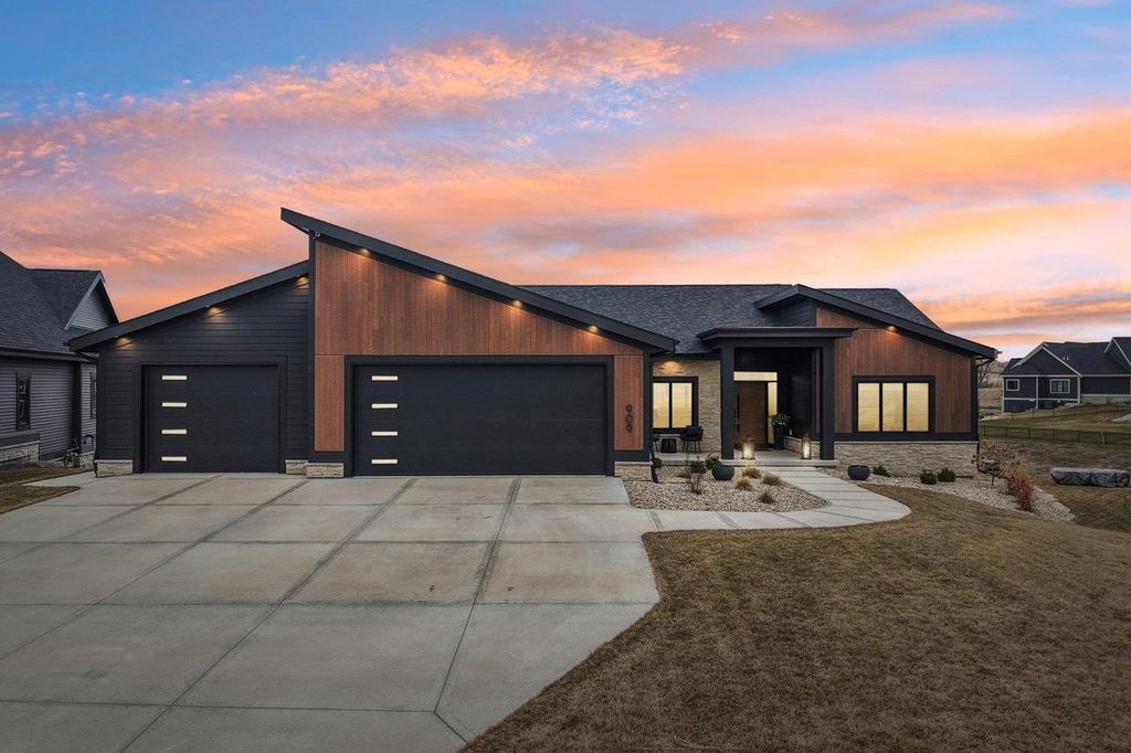 909 Westbridge Court, Waunakee, WI 53597