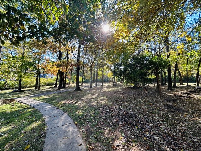 2077 N Kantz Lane, Fayetteville, AR 72703