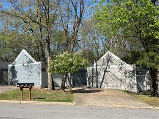 2077 N Kantz Lane, Fayetteville, AR 72703
