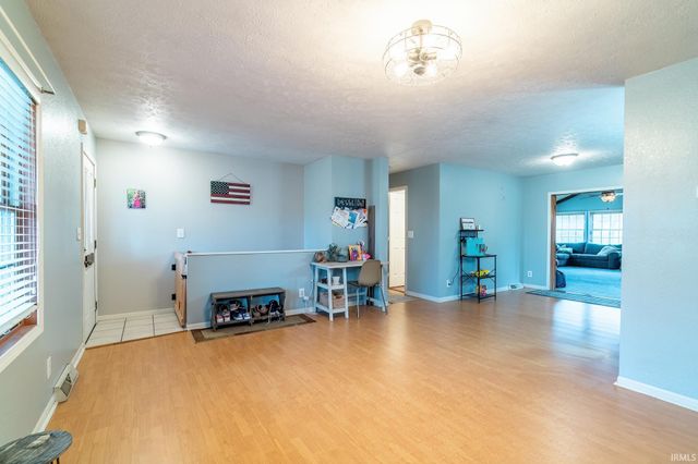 7935 S 122 E, Wolcottville, IN 46795