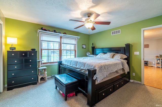 7935 S 122 E, Wolcottville, IN 46795