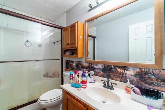 7935 S 122 E, Wolcottville, IN 46795