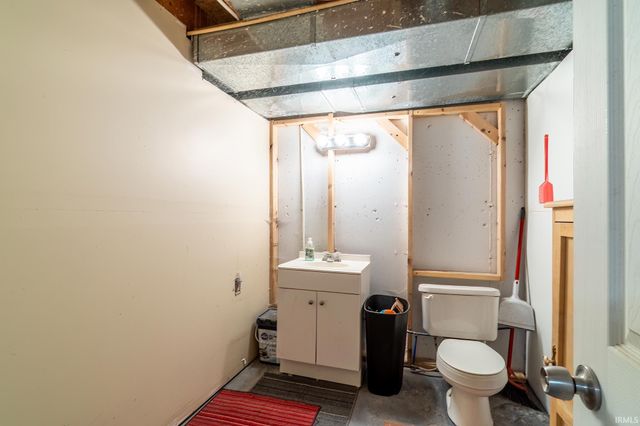7935 S 122 E, Wolcottville, IN 46795