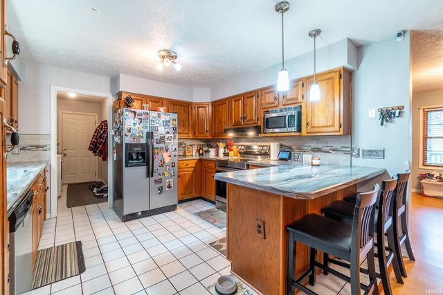 7935 S 122 E, Wolcottville, IN 46795