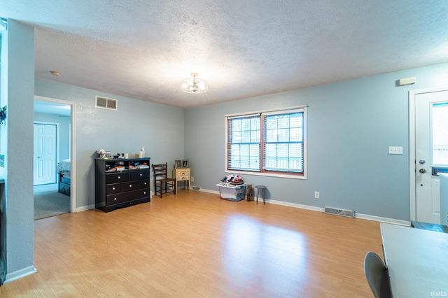 7935 S 122 E, Wolcottville, IN 46795