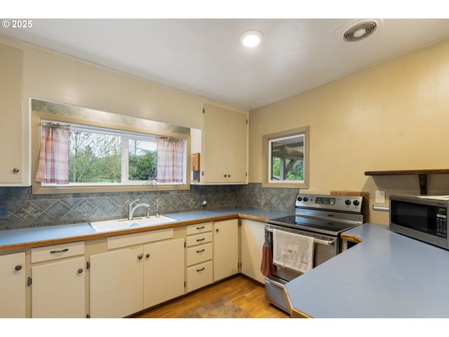939 BUCKHORN Rd, Roseburg, OR 97470