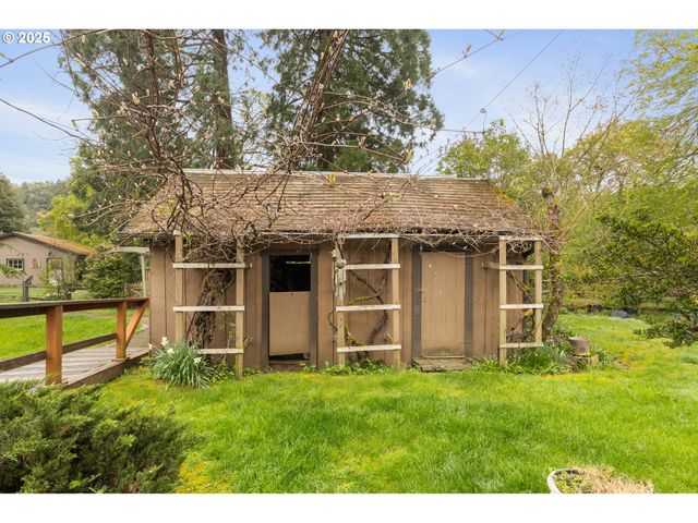 939 BUCKHORN Rd, Roseburg, OR 97470